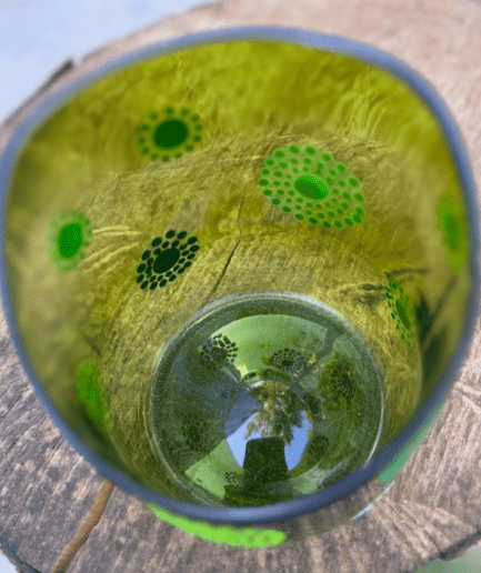 Side cut wine bottle holder