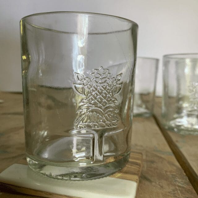 Clear tanqueray gin tumblers