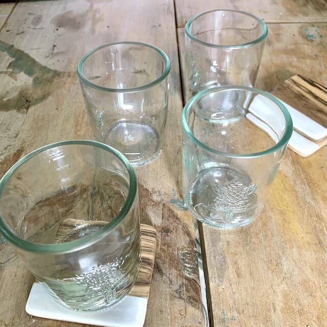 Clear tanqueray gin tumblers